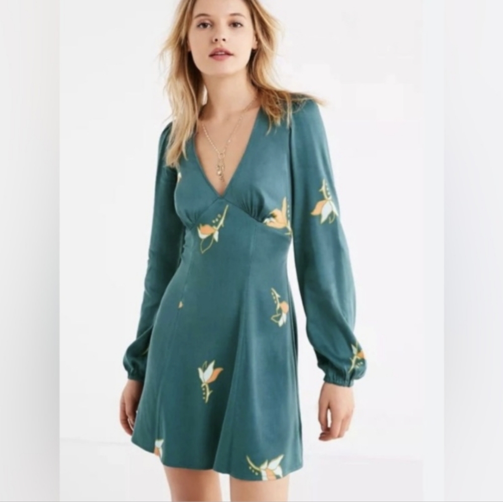 UO Long sleeve elegant green dres